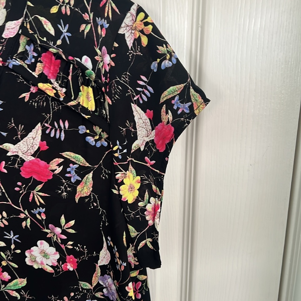 NWT Pleione Floral top Size Large - Picture 4 of 7